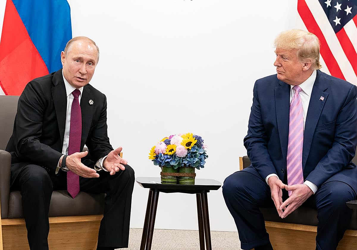 Trump y Putin en su último encuentro durante la cumbre del G20 celebrada en 2019 en la ciudad japonesa de Osaka