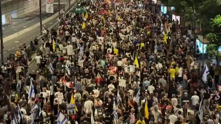Decenas de miles de israelíes salen a las calles de Tel Aviv a pedir un acuerdo con Hamás