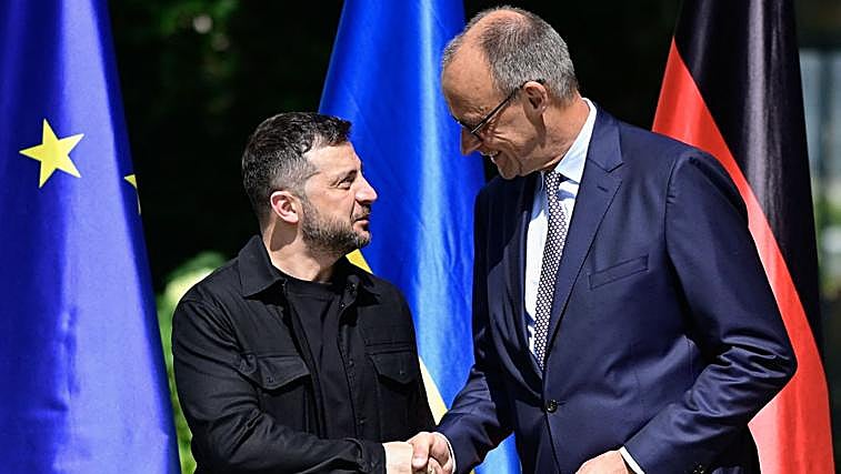 Zelenski, Merz, y los demás líderes europeos explorarán en su conferencia programada cómo abordar los acuerdos de paz de Ucrania