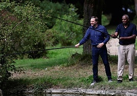 El ministro británico de Exteriores reconoce que pescó sin licencia con el vicepresidente de EE.UU., J. D. Vance