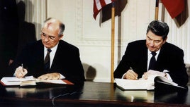 De la 'perestroika' a la tensión por Ucrania: las complejas cumbres entre EE.UU. y Rusia en los últimos 40 años