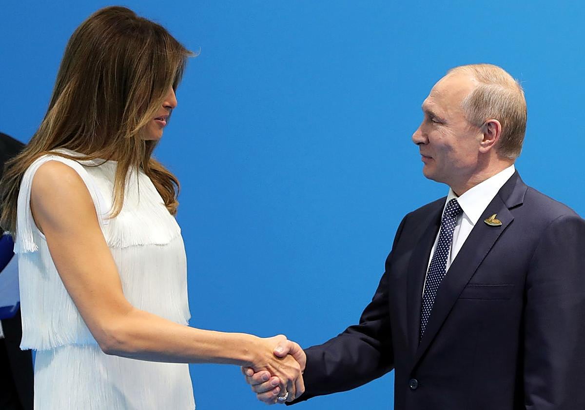 Melania Trump saluda a Vladímir Putin en un encuentro del G20 en 2017.