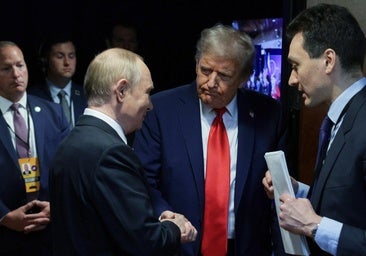 Documentos olvidados por el equipo de Trump en una fotocopiadora confirman que la cumbre con Putin iba a ser más extensa