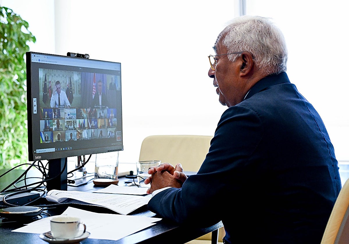 El presidente del Consejo Europeo, António Costa, durante la videoconferencia con distintos líderes europeos