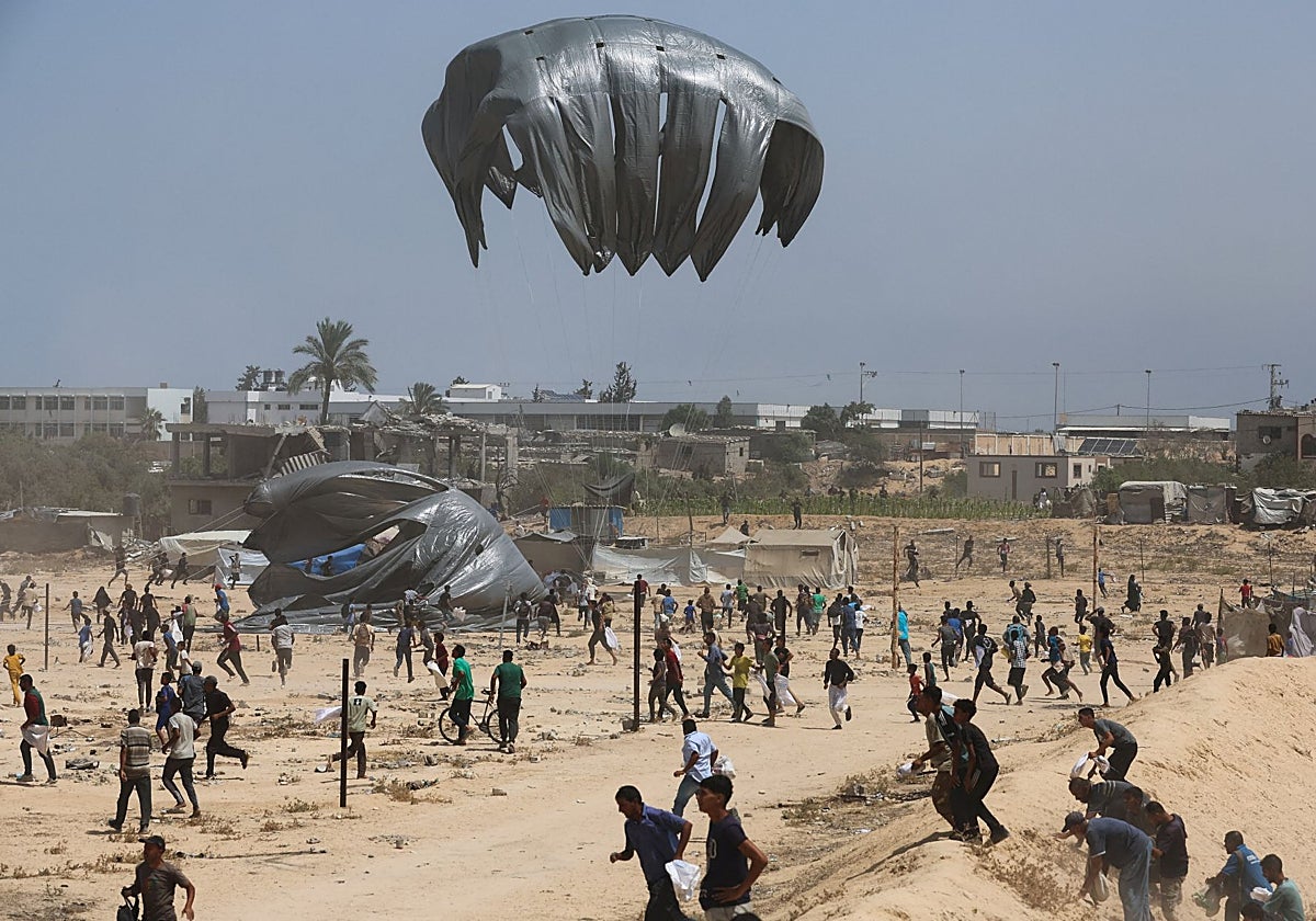 Lanzamiento de ayuda humanitaria en Gaza