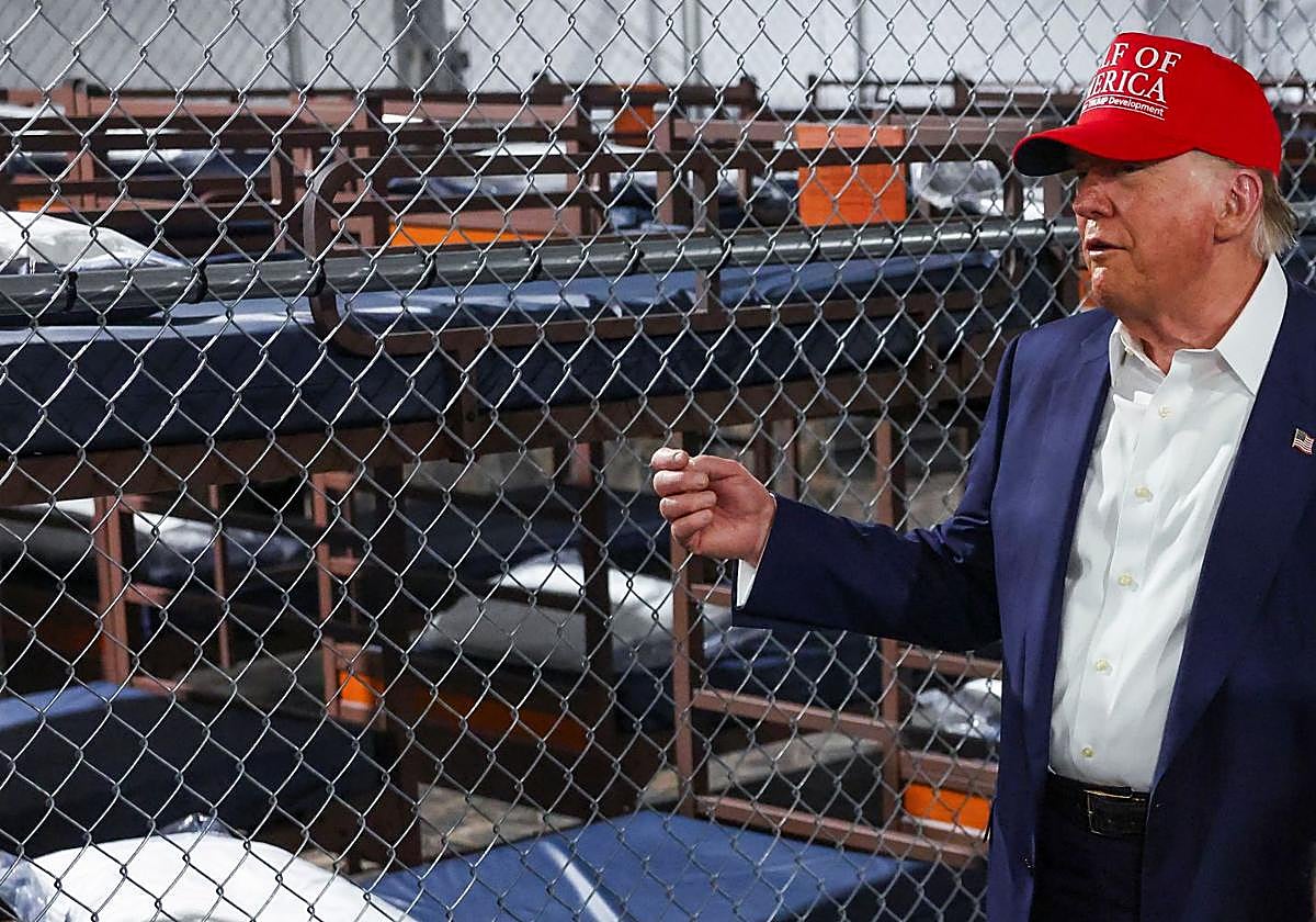 El presidente de los Estados Unidos, Donald, Trump, visitando las instalaciones de la cárcel 'Alligator Alcatraz' en Florida, el pasado 1 de julio