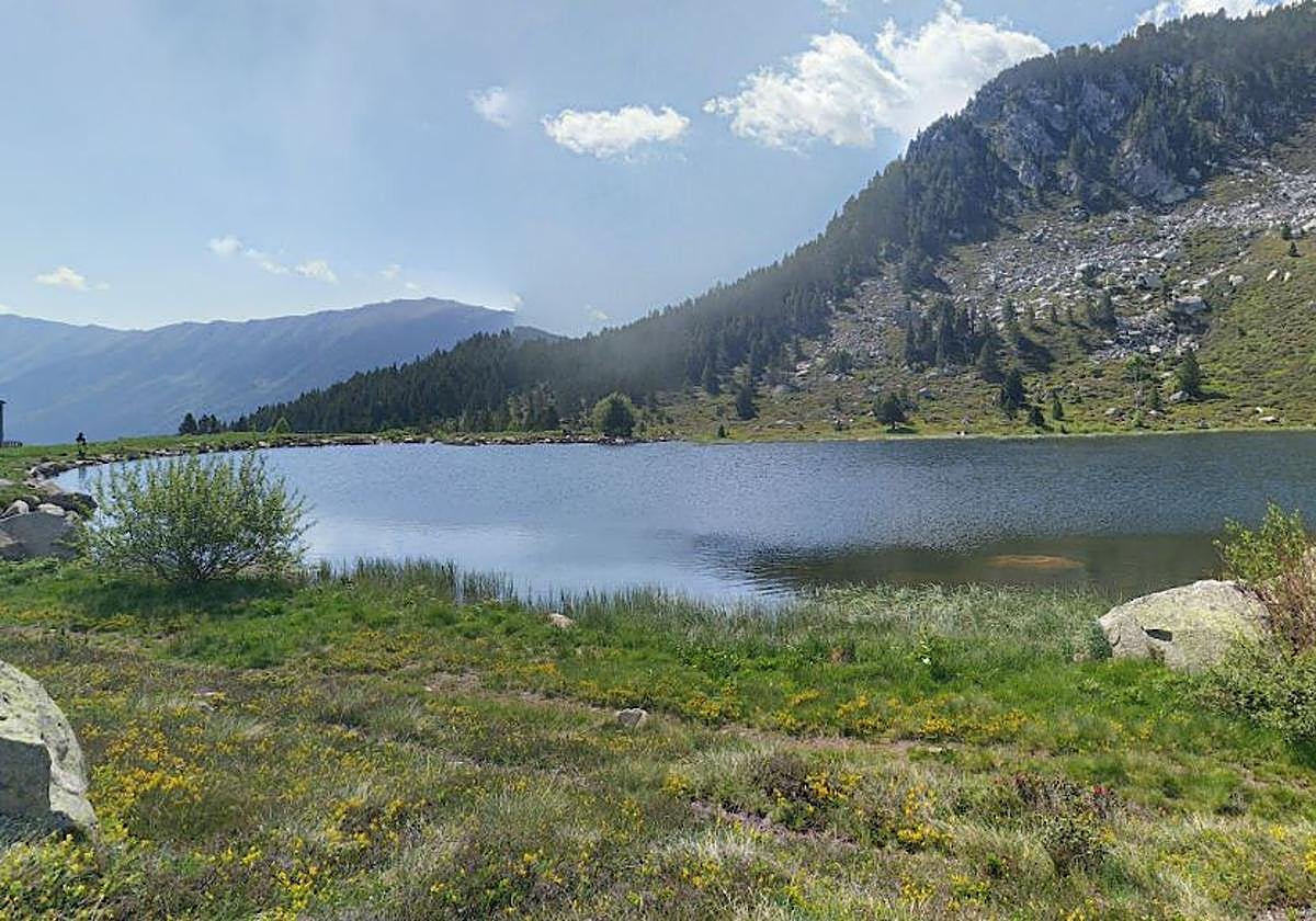 Un lago en las inmediaciones del parque del ocio donde han ocurrido los hechos