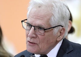 El padre del asesinado Miguel Uribe Turbay sustituirá a su hijo como precandidato presidencial en Colombia por el Centro Democrático