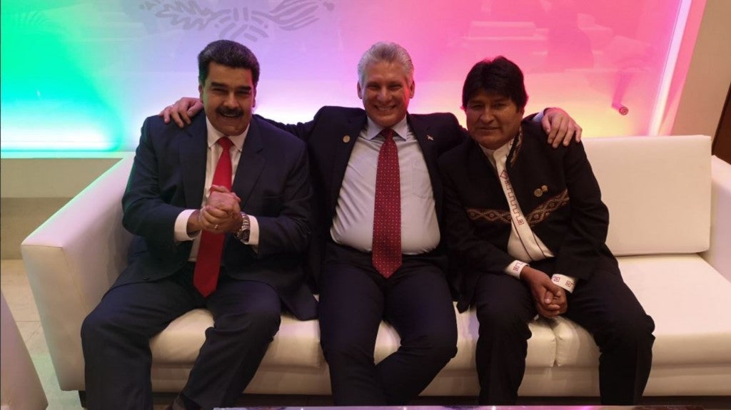Evo Morales posando junto a Nicolás Maduro y Miguel Díaz-Canel, en una imagen difundida en redes por Maduro