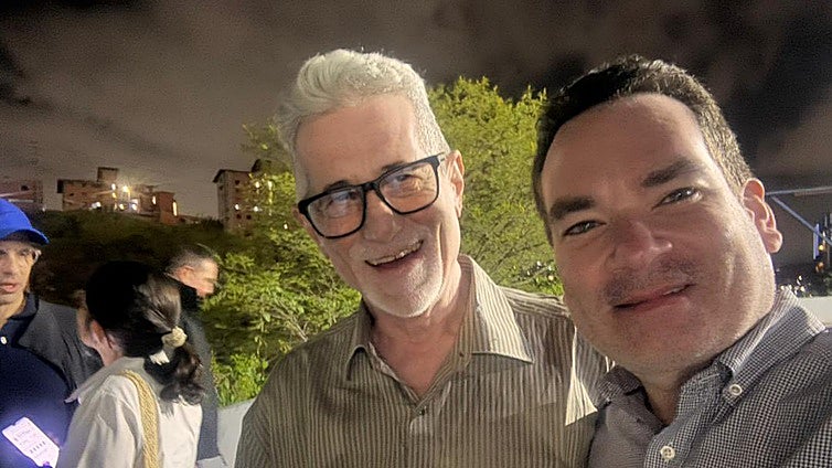 Maduro excarcela a trece presos políticos