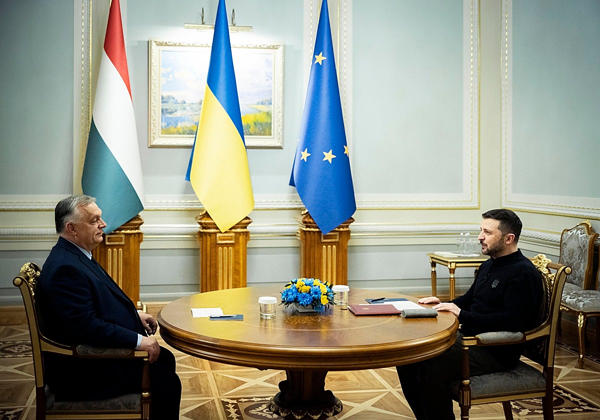 El presidente de Hungría, Viktor Orbán, junto a su homólogo ucraniano, Volodímir Zelenski, en un encuentro en Kiev en julio de 2024