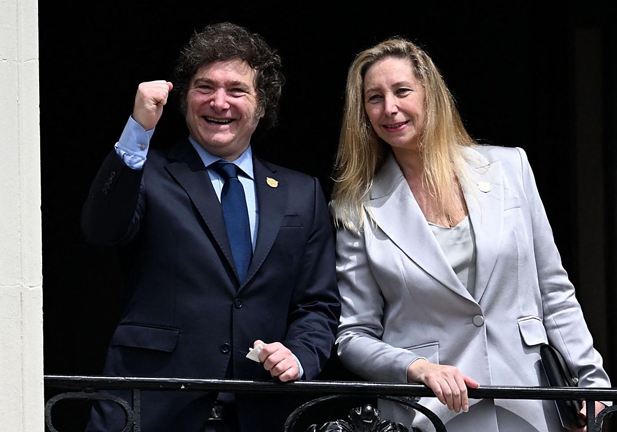 El presidente Javier Milei, junto a su hermana Karina, a la que llama 'el jefe'