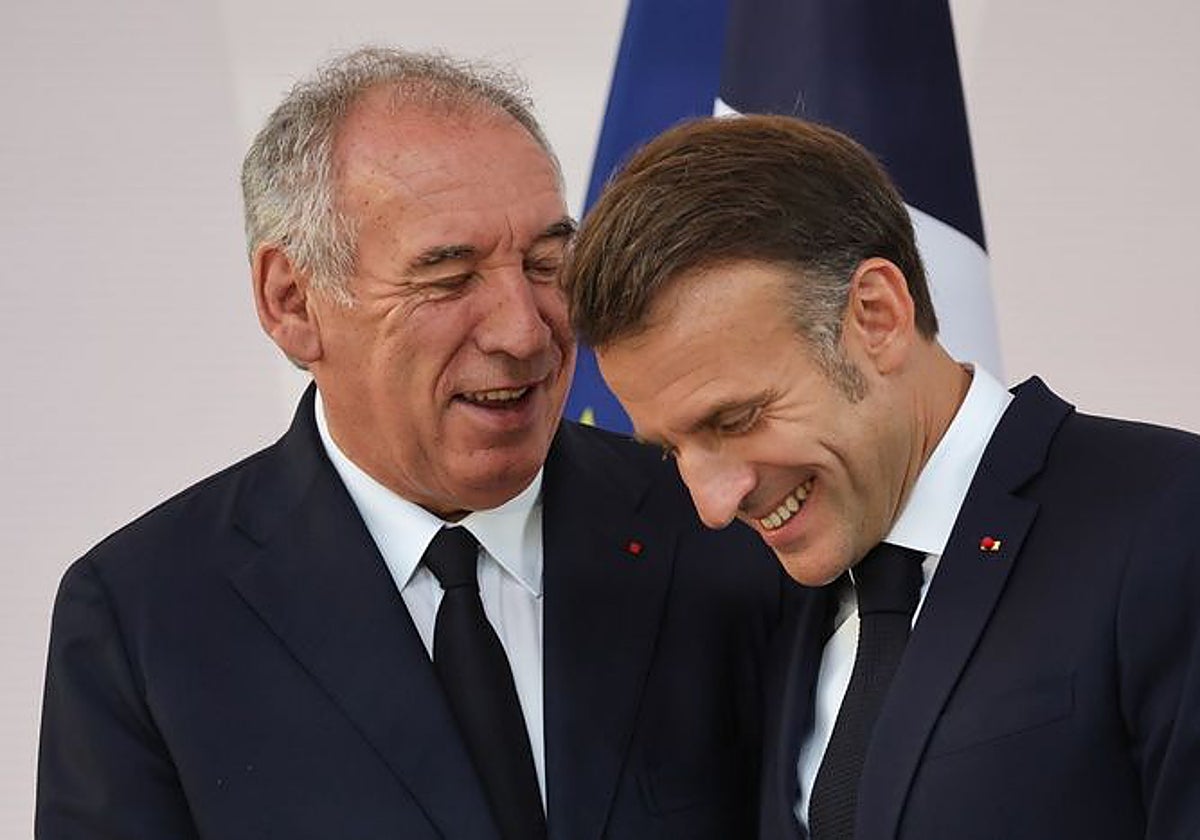 El presidente francés, Emmanuel Macron, y el primer ministro, François Bayrou, en una imagen de archivo
