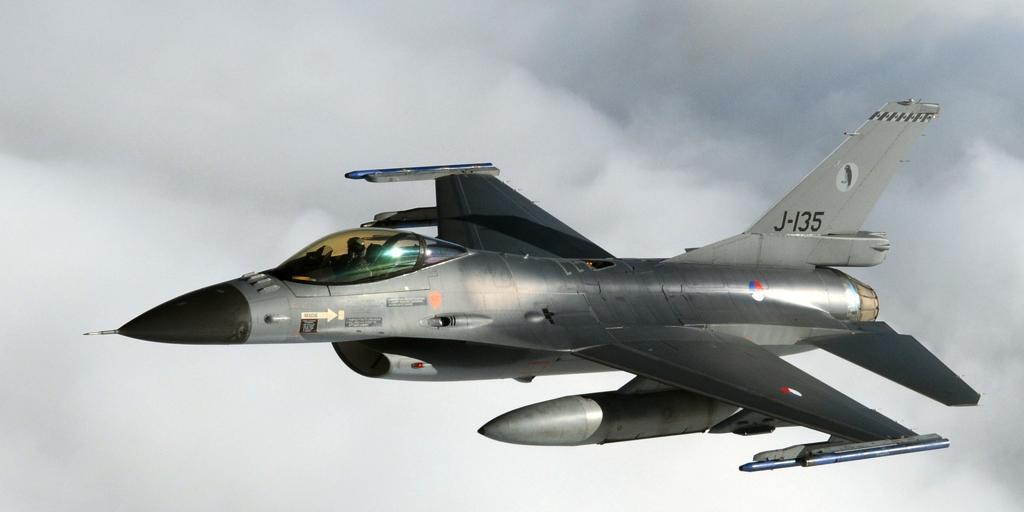 Muere un piloto al estrellarse su F-16 durante los ensayos de un espectáculo aéreo en Polonia