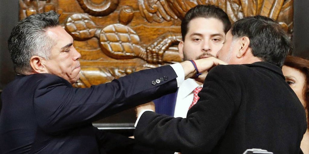 Dos senadores mexicanos se enfrentan a golpes al finalizar una sesión parlamentaria sobre el narcotráfico