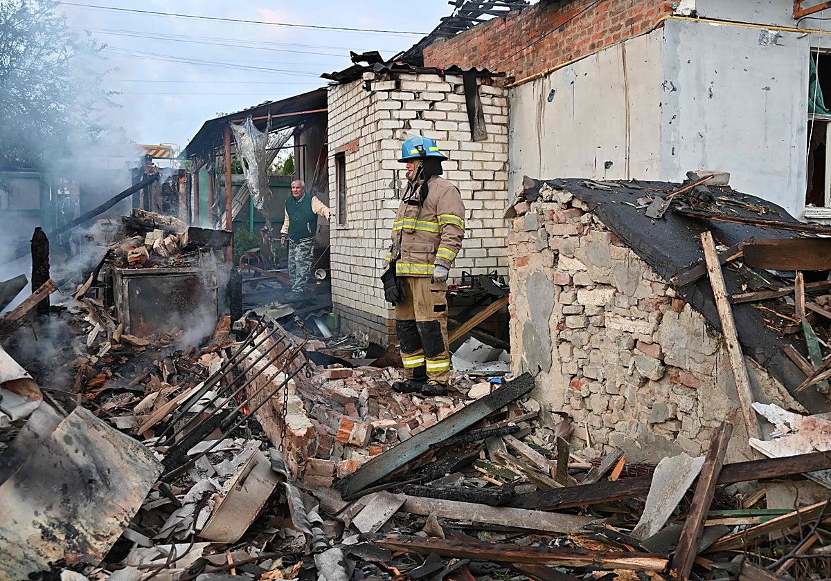 Casa destruida en Ucrania por el ataque de un dron, en una imagen de archivo
