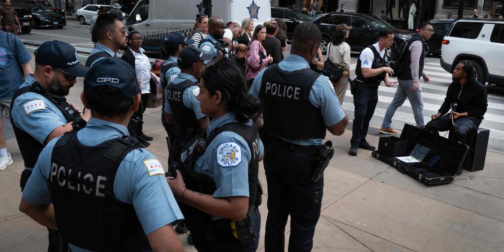 Trump prepara redadas masivas inminentes contra inmigrantes en Chicago, como ocurrió en Los Ángeles