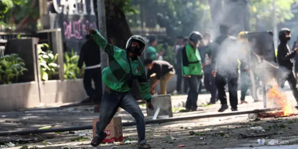 La muerte de un joven atropellado por la Policía desata nuevas protestas en Indonesia