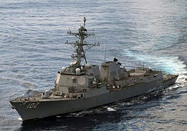 El buque lanzamisiles 'USS Lake Erie' cruza el Canal de Panamá para sumarse al despliegue frente a Venezuela