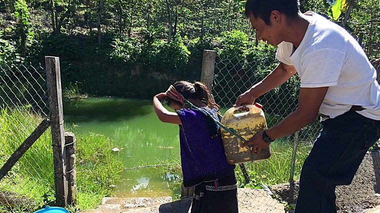 El pueblo &#039;adicto&#039; a la Coca-Cola donde hasta los bebés la beben: ¿cuál es el verdadero problema que la mayoría no ve?