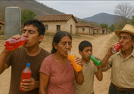 El pueblo 'adicto' a la Coca-Cola donde hasta los bebés la beben: ¿cuál es el verdadero problema que la mayoría no ve?