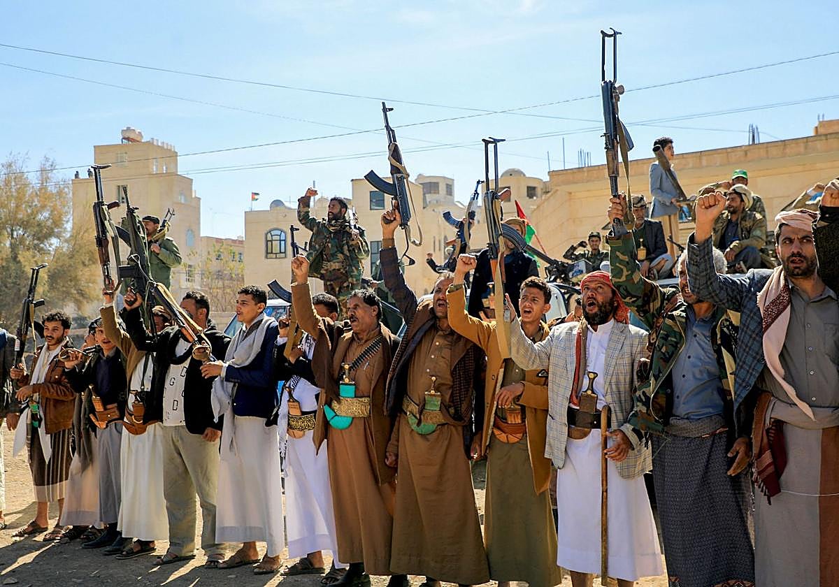 El portavoz de operaciones militares de los hutíes, Yahya Sari, ha expuesto que el atque fue motivado en respuesta «al genocidio y hambruna» que vive el pueblo gazatí