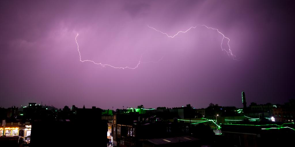 Muere fulminado por un rayo cuando salió a dar de comer a su perro en mitad de una tormenta