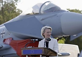 Von der Leyen, más expuesta a ataques cibernéticos ante la falta de un avión oficial o militar