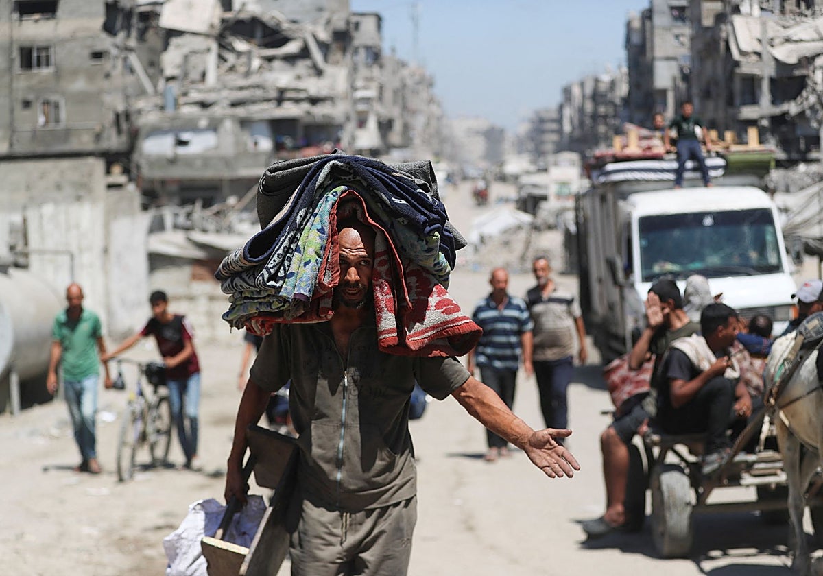 Decenas de palestinos huyen ante la operación israelí para tomar Ciudad de Gaza