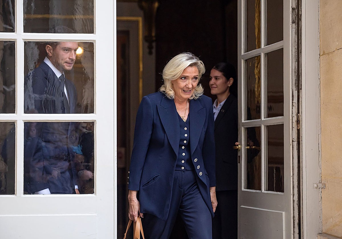 Marine Le Pen, tras entrevistarse este martes con François Bayrou