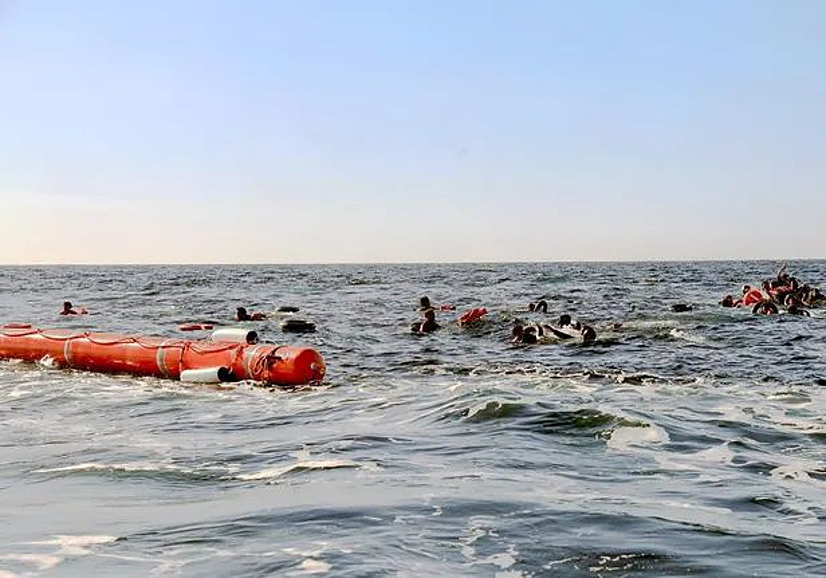 Naufragio de una patera con cerca de un centenar de migrantes a bordo en la ruta de Libia