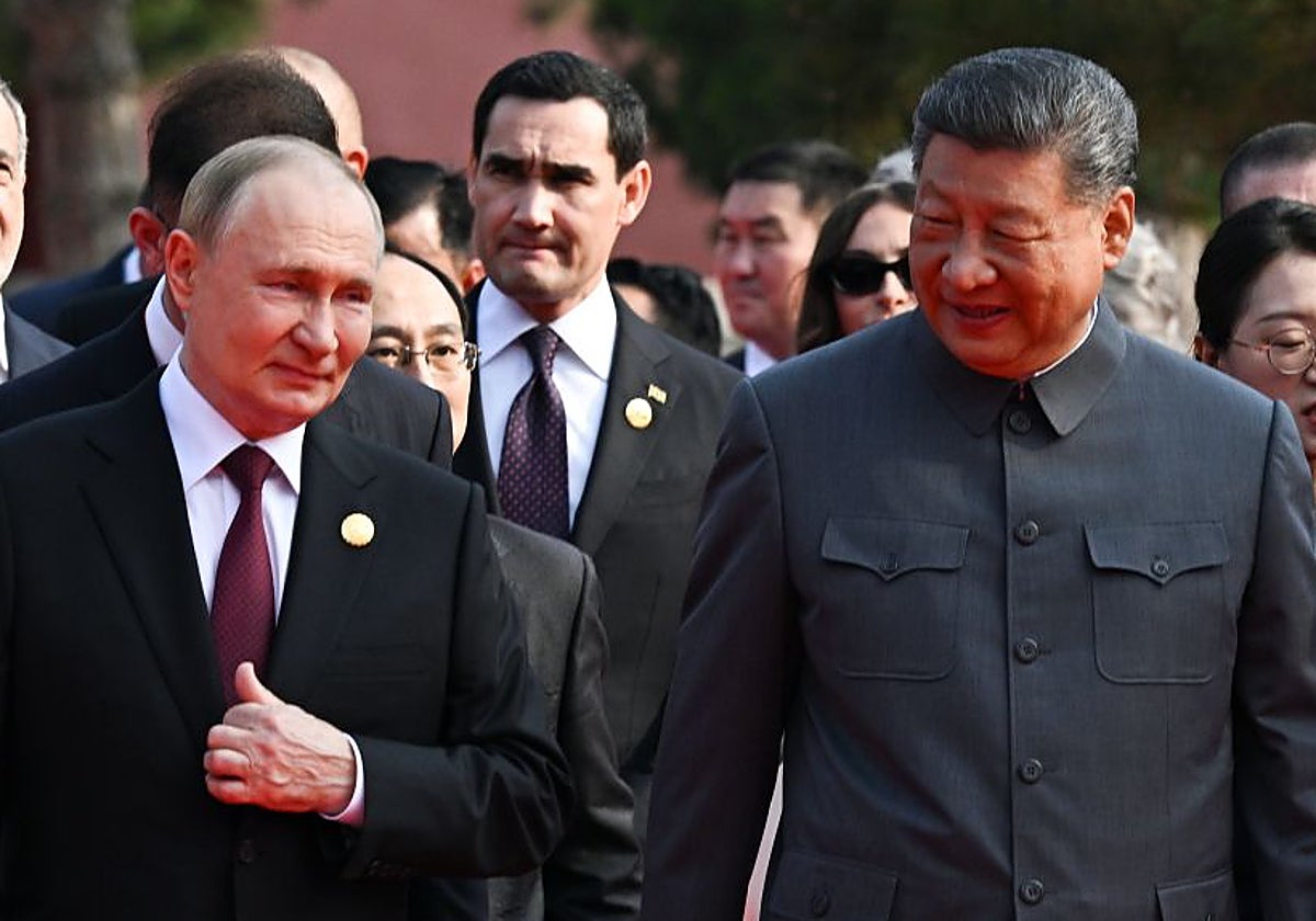 Putin y Xi Jinping llegan al desfile militar que conmemora el 80º aniversario del fin de la Segunda Guerra Sino-Japonesa, conocida en China como la Guerra de Resistencia contra la Agresión Japonesa