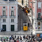 Los testigos del accidente del funicular de Lisboa: «Un niño extendió sus brazos para pedirme ayuda»