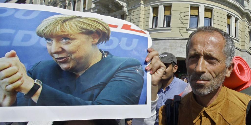 El lado oscuro de Alemania una década después de las 'puertas abiertas' de Merkel a los refugiados