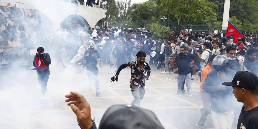 Dimite el ministro del Interior de Nepal tras las protestas que dejan cerca de una veintena de muertos