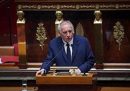 Bayrou presenta su dimisión a Macron tras perder la moción de confianza