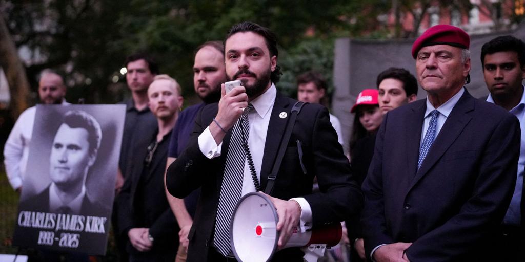 En una vigilia por Charlie Kirk: «Ganaremos con la palabra, sin un solo disparo»