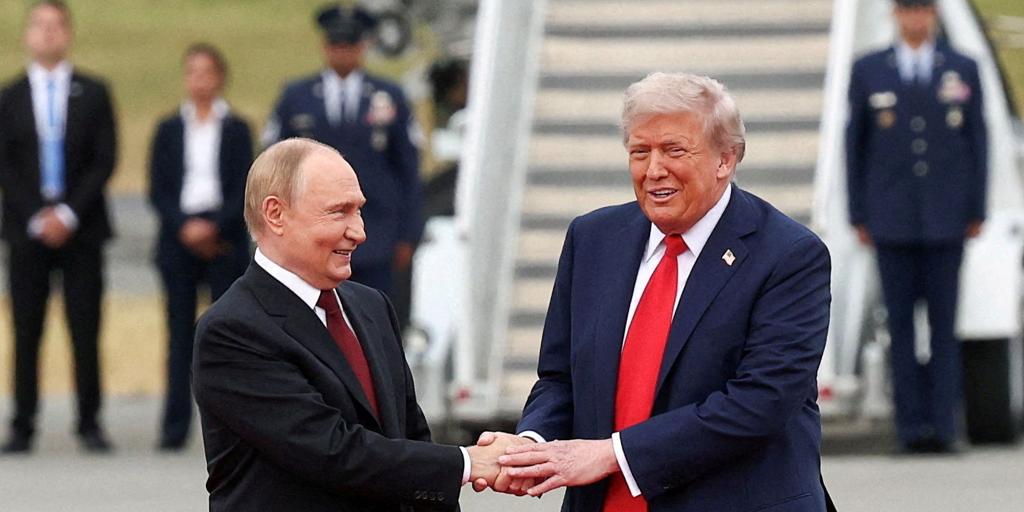Trump asegura que reforzará sanciones contra Putin si los países de la OTAN dejan de comprar petróleo ruso