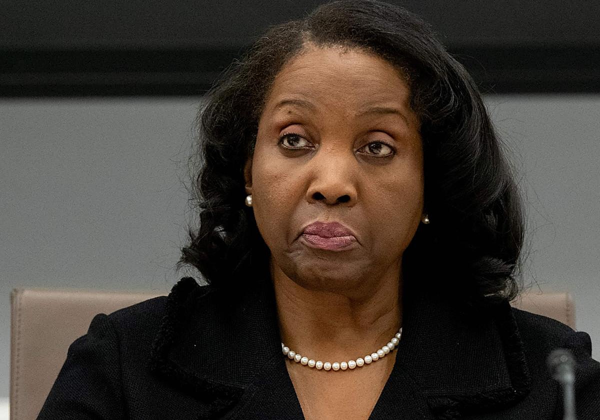 La gobernadora de la Reserva Federal Lisa Cook, despedida por Donald Trump