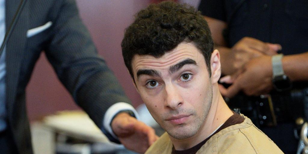 El juez desestima los cargos de terrorismo contra Luigi Mangione