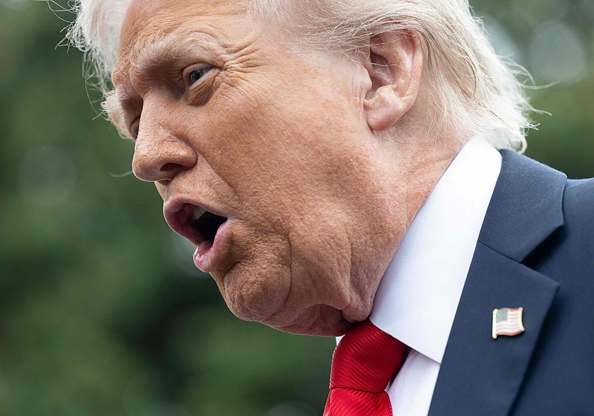 Trump habla con la prensa antes de partir hacia el Reino Unido para una vista de Estado