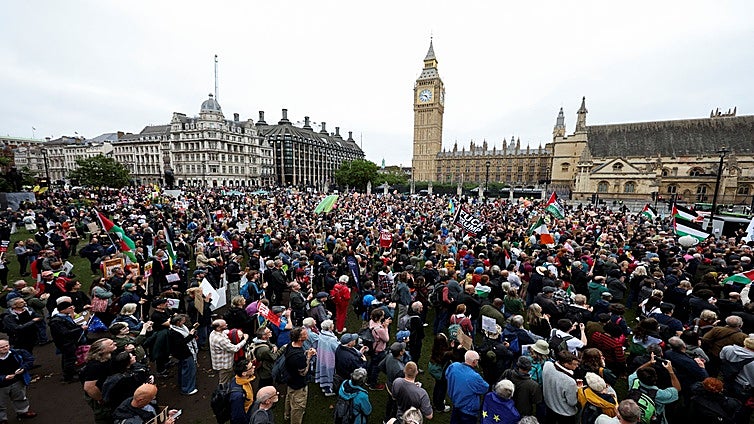 Miles de personas marchan en Londres contra la visita de Donald Trump