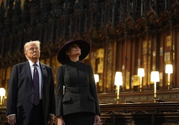Trump rinde homenaje a Isabel II en su tumba durante su segunda visita de Estado al Reino Unido