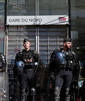 Imagen secundaria 2 - La jornada de protestas y huelga por toda Francia en imágenes