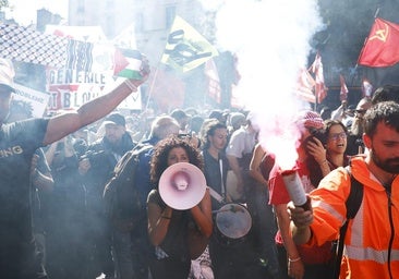 Decenas de heridos y más de 300 detenidos en las protestas en Francia contra la «austeridad»