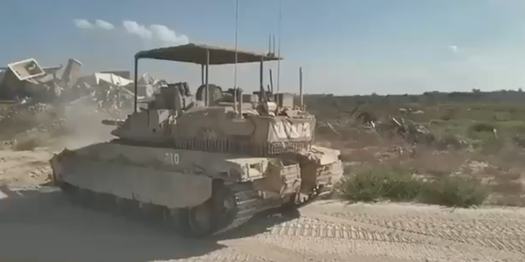 El Ejército israelí intensifica su avance en Gaza con la entrada de más tanques