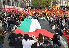 Miles de personas salen a las calles de Italia para reclamar más presión a Israel