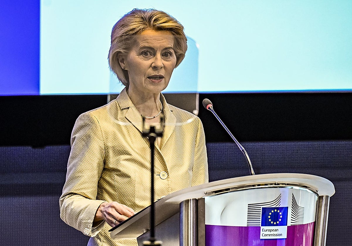 Ursula von der Leyen, presidenta de la Comisión, ya superó otra moción de censura en julio