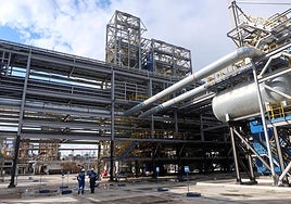 El Ejército ucraniano ataca con drones una refinería rusa por segunda en vez una semana