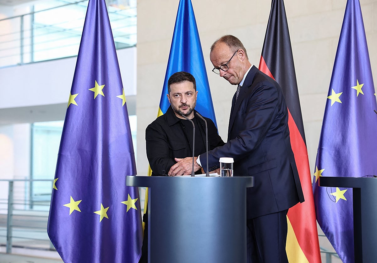 El canciller alemán, Friedrich Merz, en una rueda prensa conjunta con el presidente ucraniano, Volodímir Zelenski